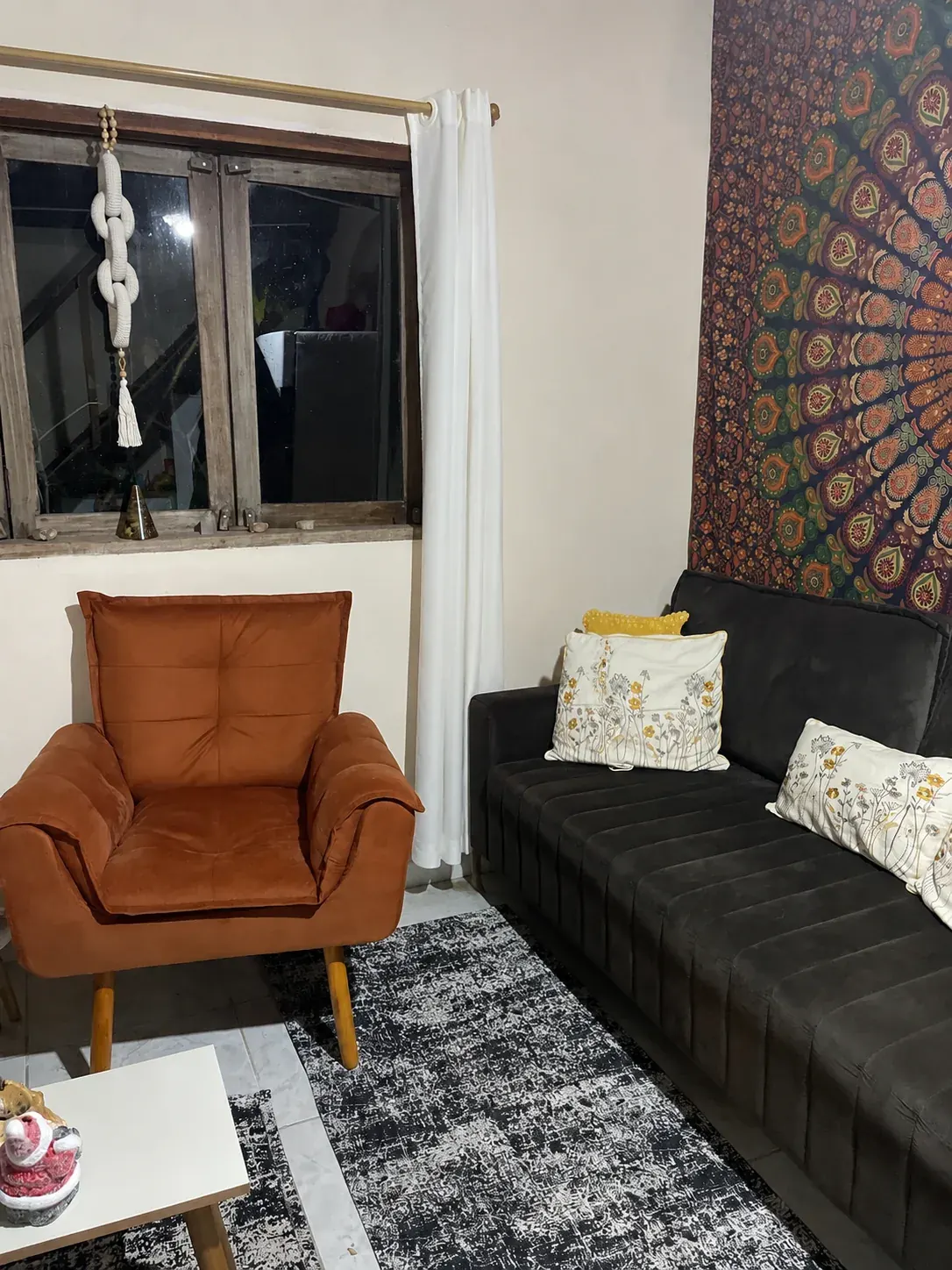 Sala da casa antes do incêndio